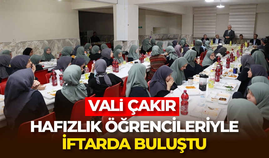 Vali Çakır, hafızlık öğrencileriyle iftarda buluştu