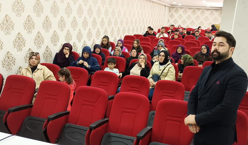 Kur’an kursu öğrencilerine ve ailelerine seminer