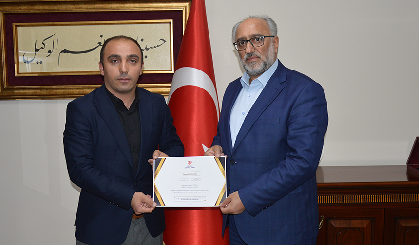 Müftü Karadeniz, kurbanını TDV’ye bağışladı