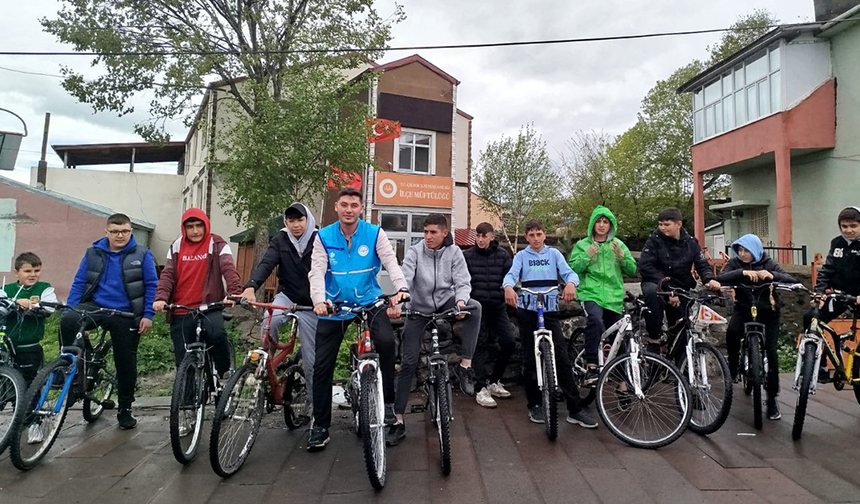 Gençler camiye pedal çevirdi – Diyanet Haber
