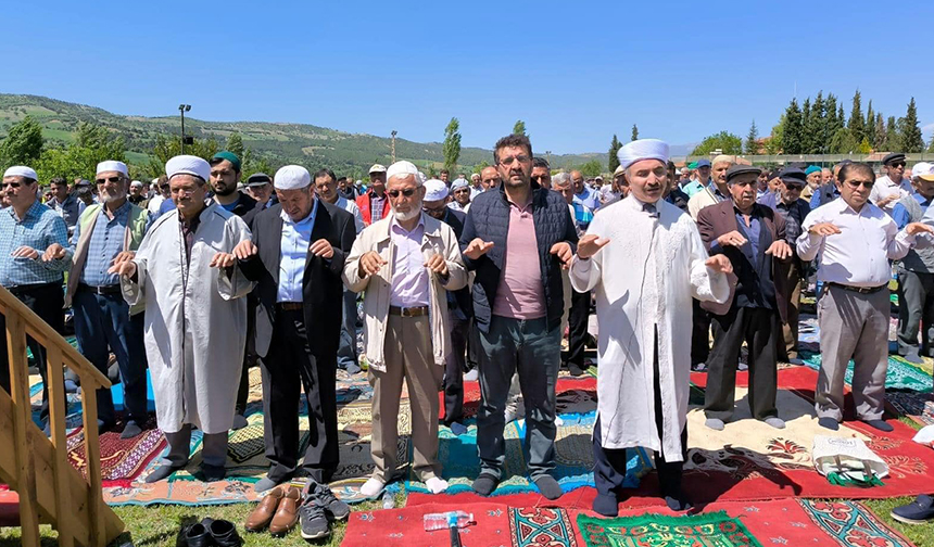 Gediz’de yağmur için duaya duruldu