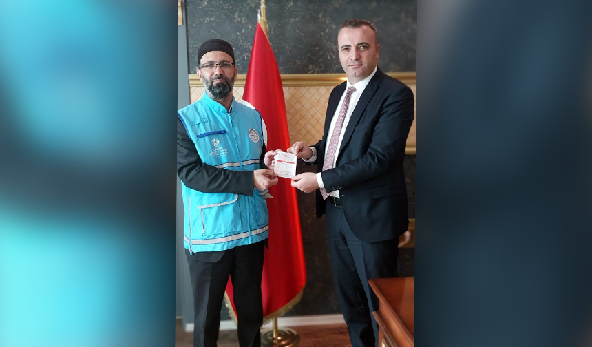Gevaş Kaymakamı Yıldız, kurban vekaletini TDV’ye verdi
