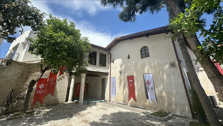 Hatay’da depremlerde aldığı hasarın ardından onarılan cami ibadete açıldı