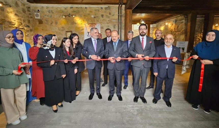 Vali Dallı, “TDV Geleneğe Vefa-2 Samira” sergisini açtı