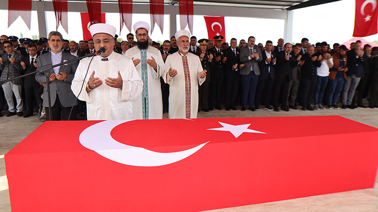 Şehit Piyade Sözleşmeli Er Vedat Zorba ve güvenlik korucusu Yıldız son yolculuğuna uğurlandı