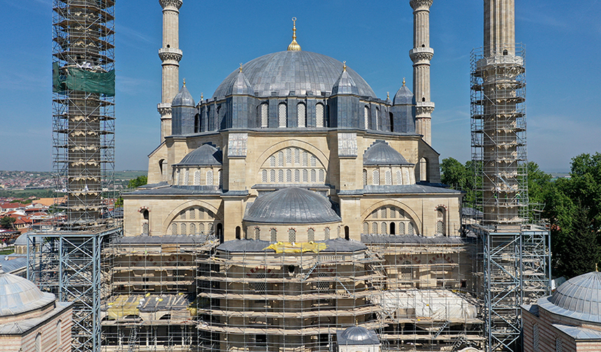 Selimiye Camii’nin dört minaresinden üçündeki onarım tamamlandı