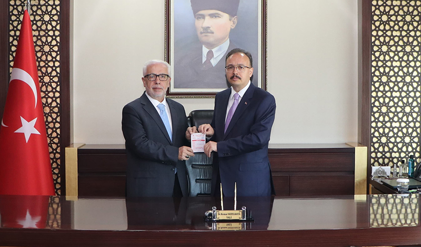 Siirt Valisi Kızılkaya, kurbanını TDV’ye emanet etti