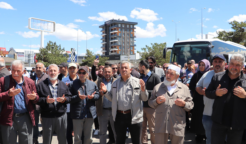 Sivaslı hacı adayları dualarla yola çıktı