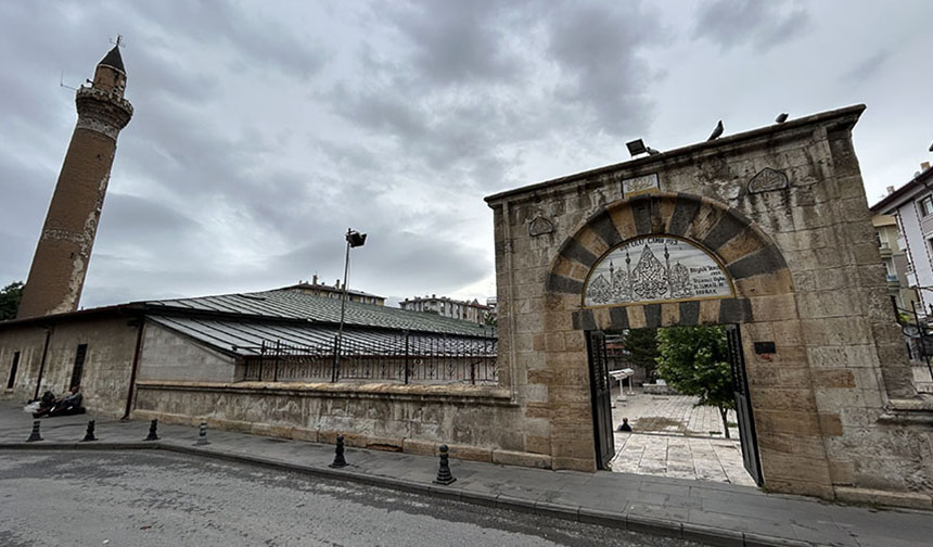 Sivas’taki 827 yıllık Ulu Cami kapsamlı onarıma hazırlanıyor