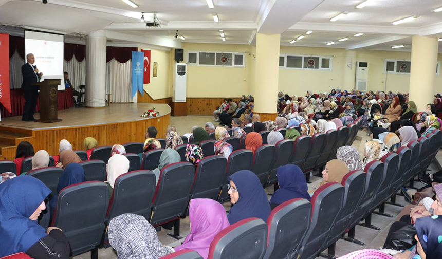 Tarsus’ta aile okulu mezunlarını verdi
