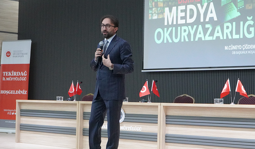 Sosyal medyayı gençlere ulaşmak için etkili kullanmalıyız