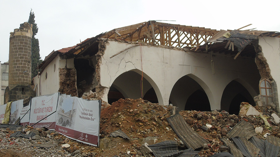 Depremlerde zarar gören 159 yıllık cami yeniden ayağa kaldırılıyor