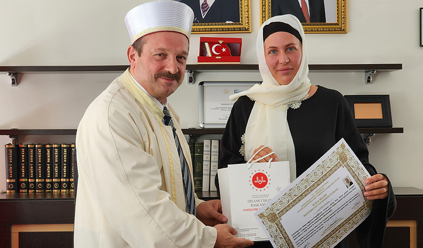 İslam’dan etkilenen Alman kadın, Müslüman oldu