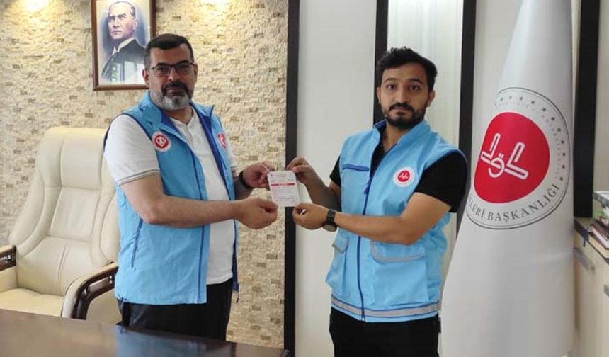 Batman Müftüsü Durmuş, kurbanını TDV’ye verdi