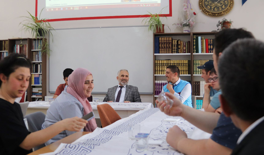 Zihinsel engelli öğrenciler yıl sonu programında buluştu
