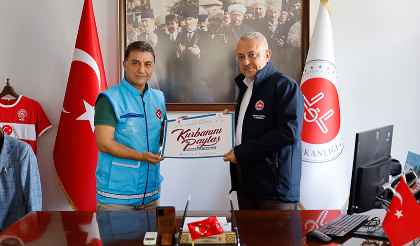 Müftü Pamuklu, kurbanını TDV’ye emanet etti