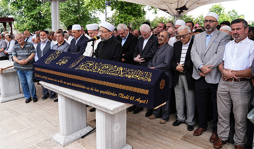 İlahiyatçı Yusuf Kavaklı ebediyete uğurlandı