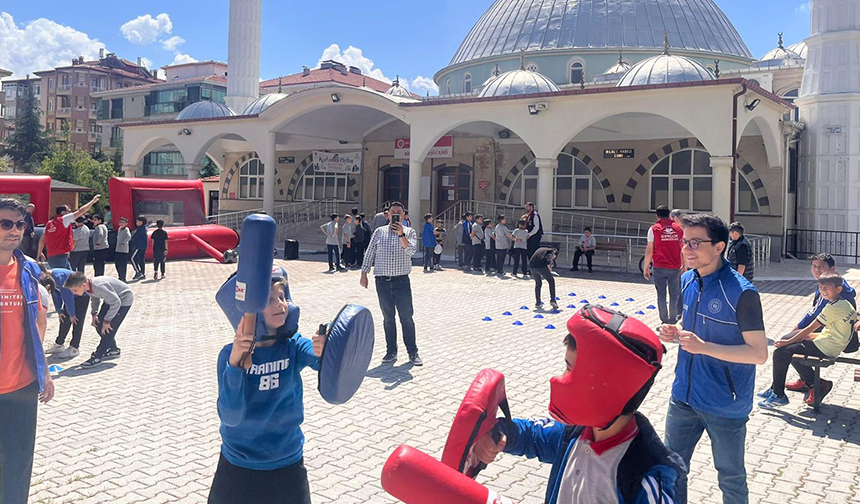 Isparta’da Çedesli gençler yıl sonu etkinliğinde buluştu