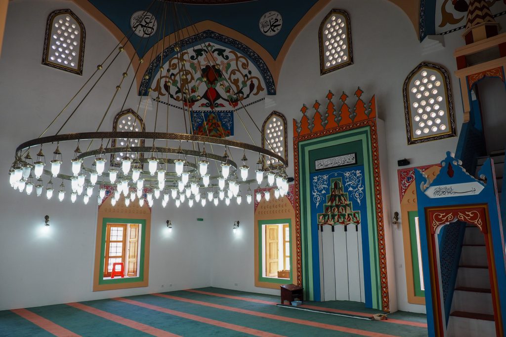 Savaşta yıkılan tarihi Sinan Bey Camii açılıyor
