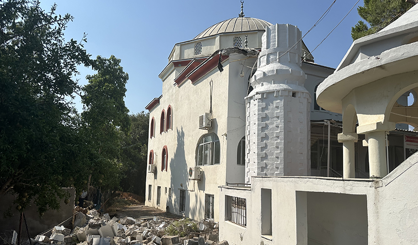 Antalya’da sağanak ve fırtına hasara yol açtı