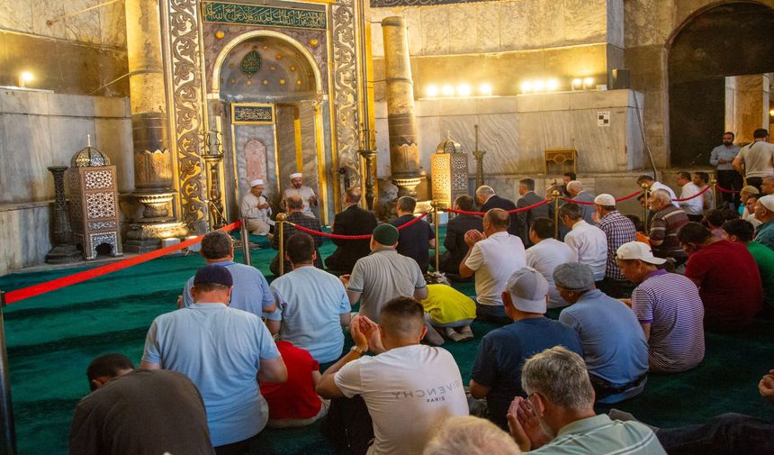 Ayasofya’da “Kur’an-ı Kerim ve Mevlid-i Şerif” programı