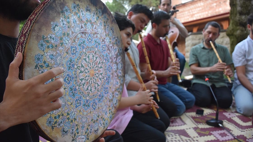 Bilecik’te bir araya gelen grup unutulmaya yüz tutan meşk geleneğini canlandırdı