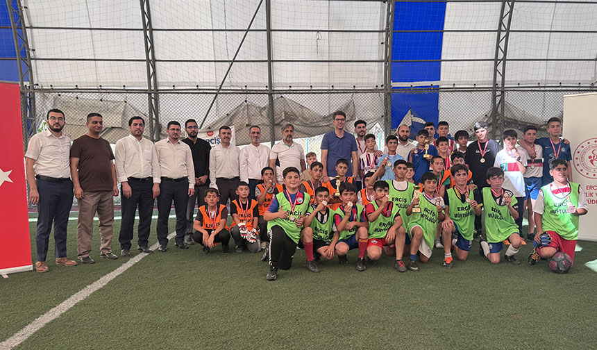 Erciş’te “Yaz Kur’an Kursları Arası Futbol Turnuvası” düzenlendi