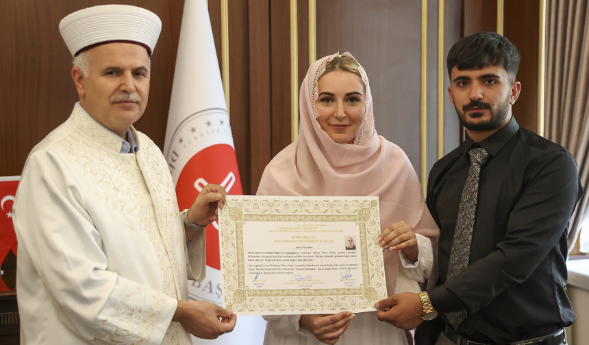 İngiliz Emily, Müslüman olarak Emine ismini aldı