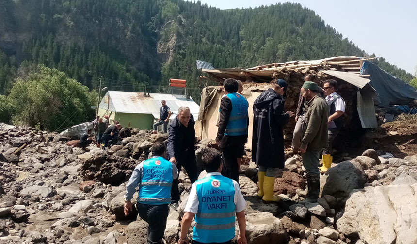 TDV, Erzurum’da selden etkilenen vatandaşların yanında