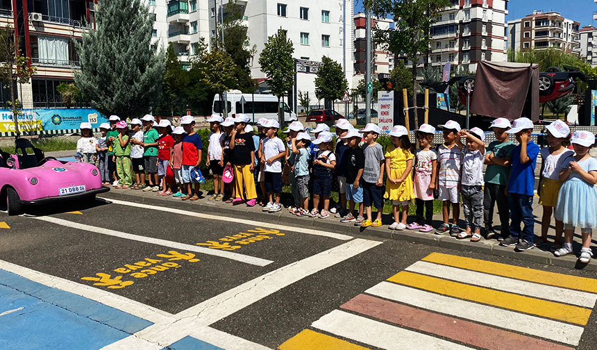 Bağlar’da Kur’an kursu öğrencilerine uygulamalı “Trafik Eğitimi”