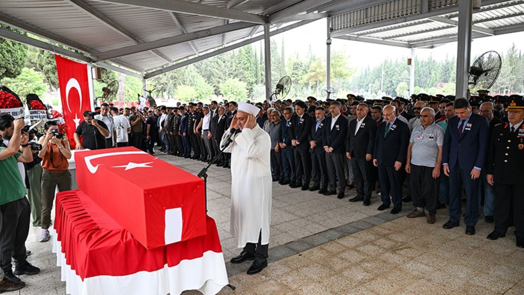 Şırnak’ta şehit olan uzman çavuşun cenazesi Adana’da defnedildi