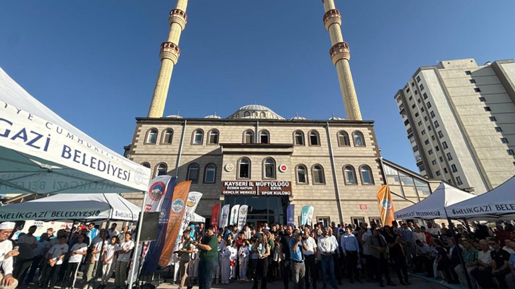 Kayseri Özden Hatun Gençlik Merkezi ve ERVA Spor Kulübü açıldı