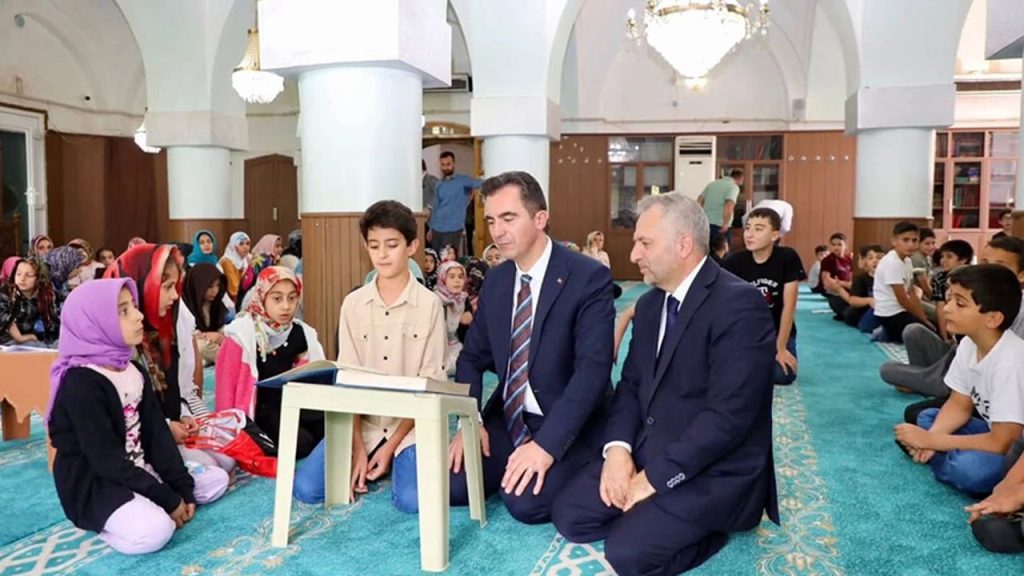 Bitlis Valisi Karakaya’dan Yaz Kur’an Kurslarına ziyaret