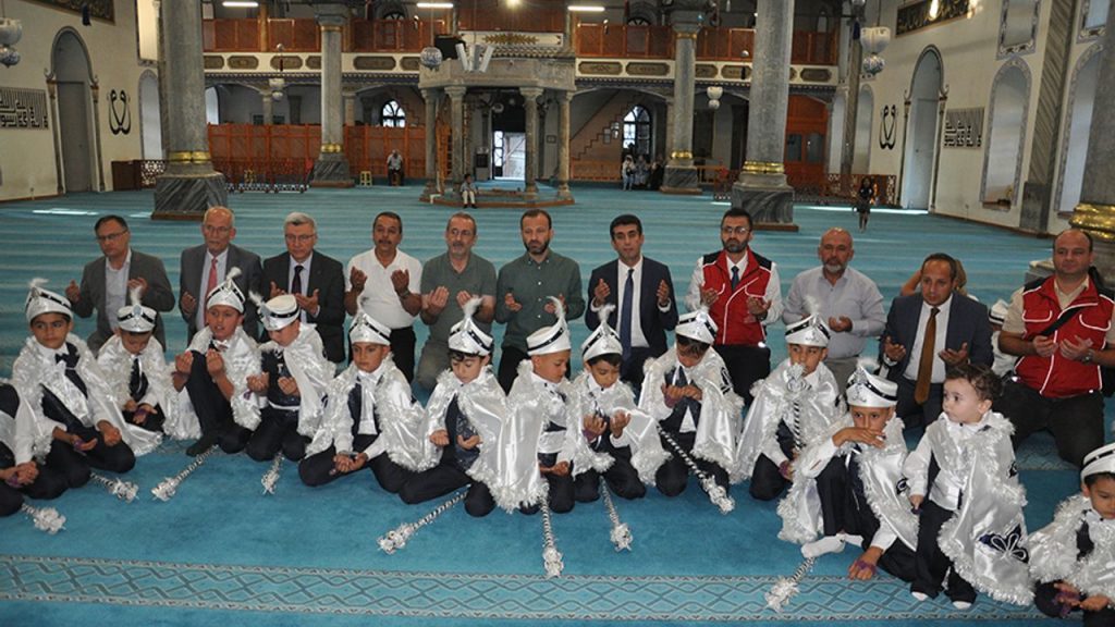Kütahya Ulu Camii’nde geleneksel sünnet mevlidi okundu