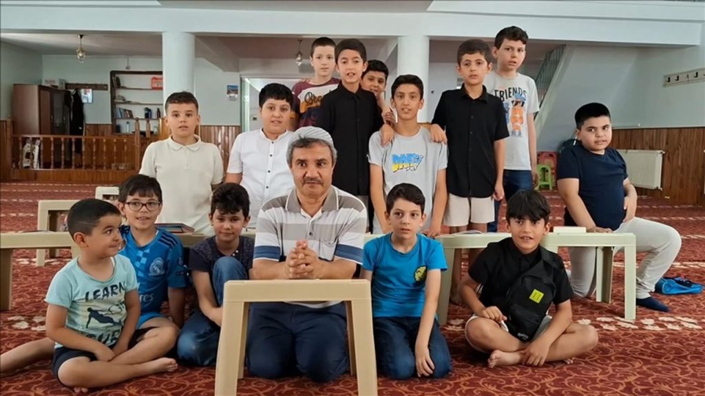 Kur’an kursu öğrencileri harçlıklarını Gazze’ye bağışladı