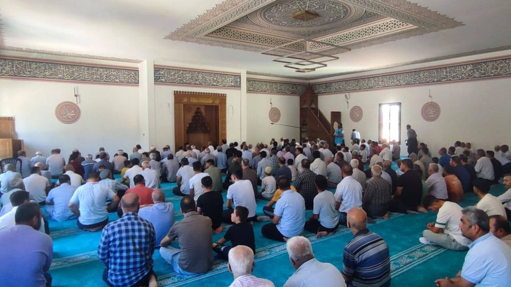 Araban’da depremde yıkılan Merkez Cami yeniden yapılarak ibadete açıldı
