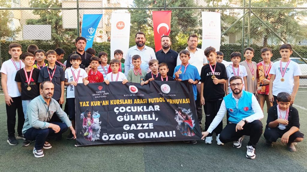 Bağlar'da cami gençliği Gazze'yi unutmadı