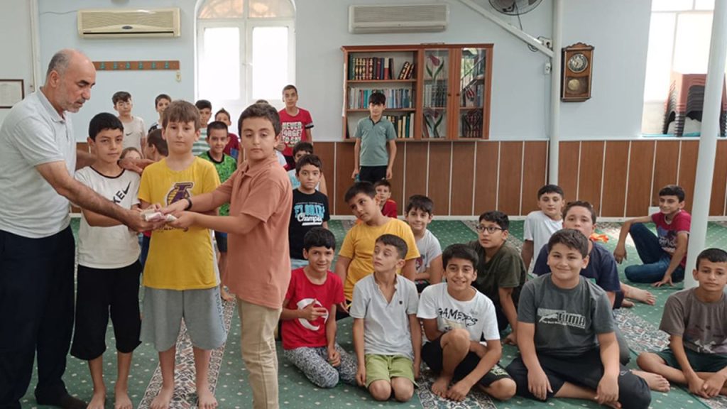 Adıyaman’da Kur’an kursu öğrencileri harçlıklarını Gazze’ye bağışladı