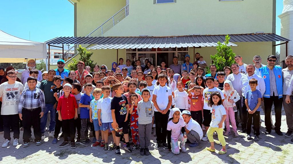 Kastamonu’da çocuklar minare gölgesinde buluştu