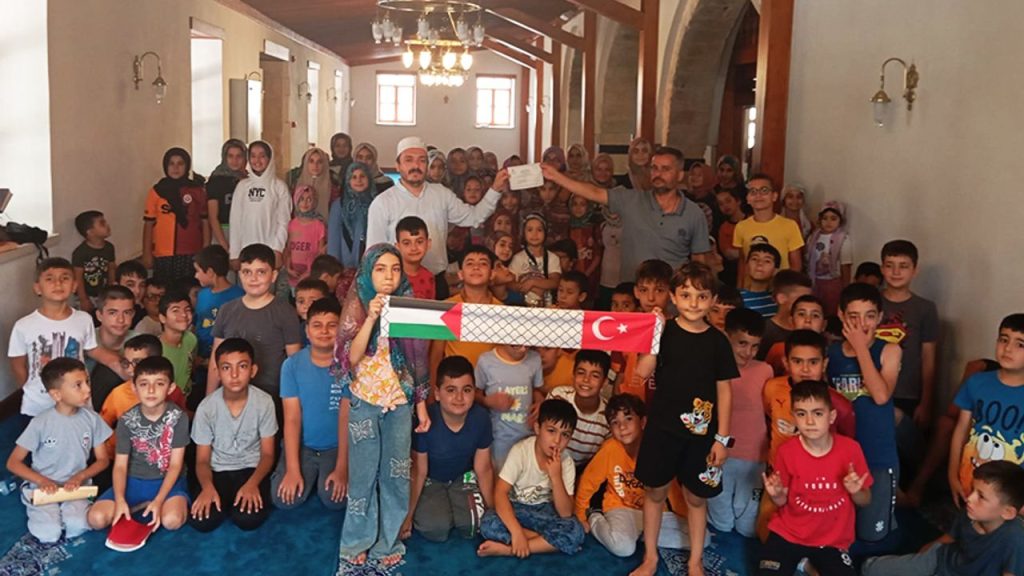 Yaz Kur’an Kursu öğrencileri, Filistin’i unutmadı