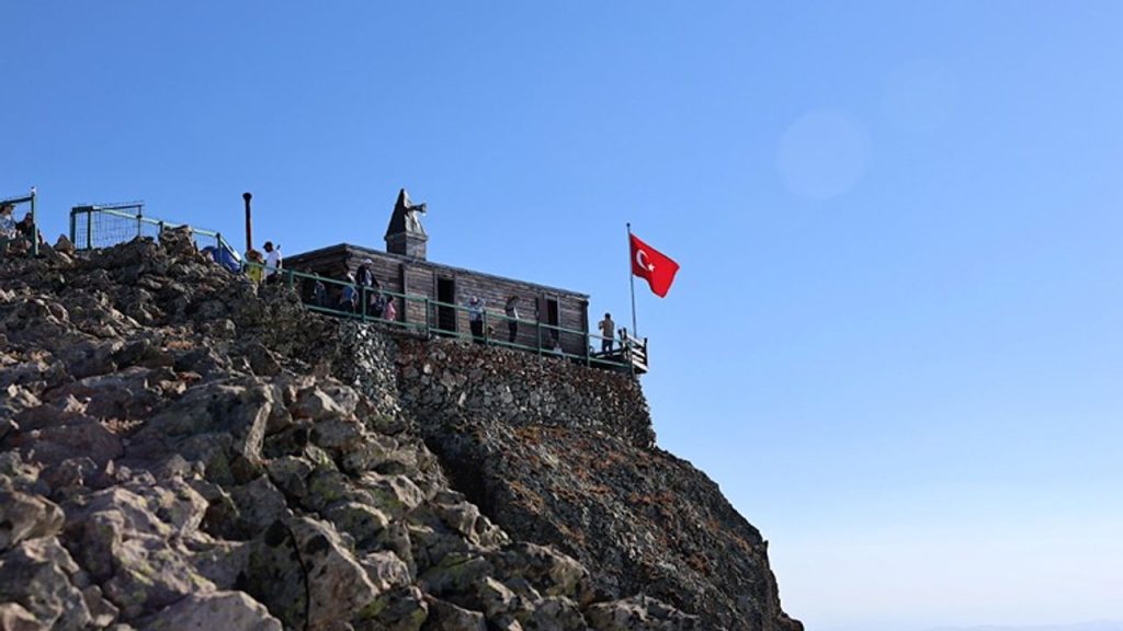 “Uçurumdaki mescit” doğa tutkunları ve dağcıların rotasında