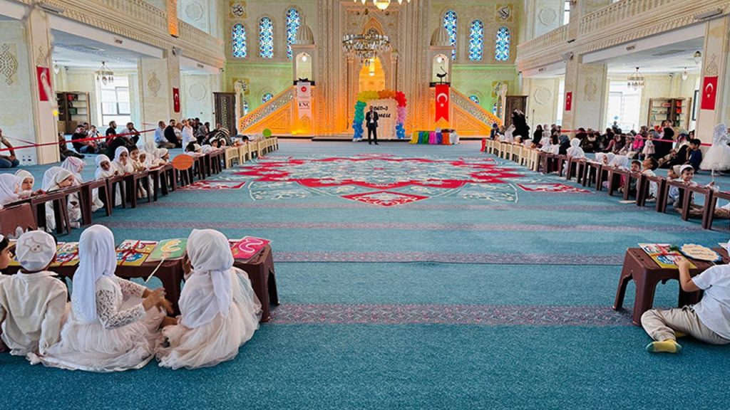 Diyarbakır’da minikler Bed-i Besmele ile dersbaşı yaptı