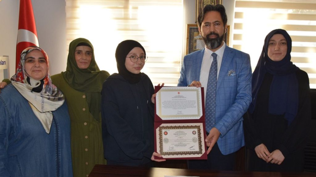 Espiye’de hafızlar belge aldı – Diyanet Haber