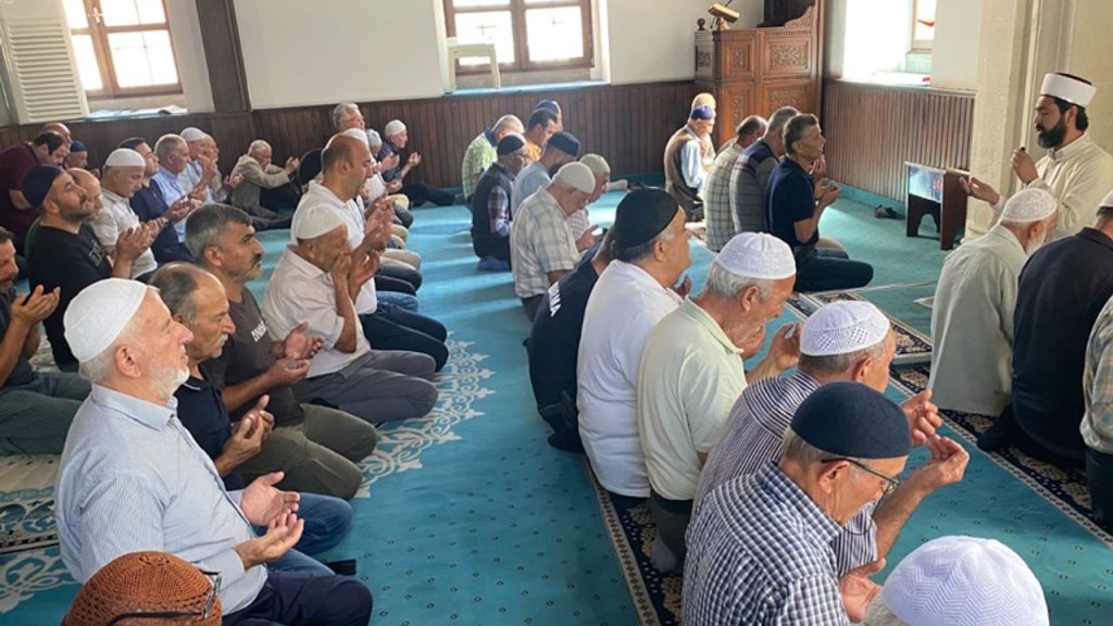 Espiye’de şehitler dualarla anıldı – Diyanet Haber