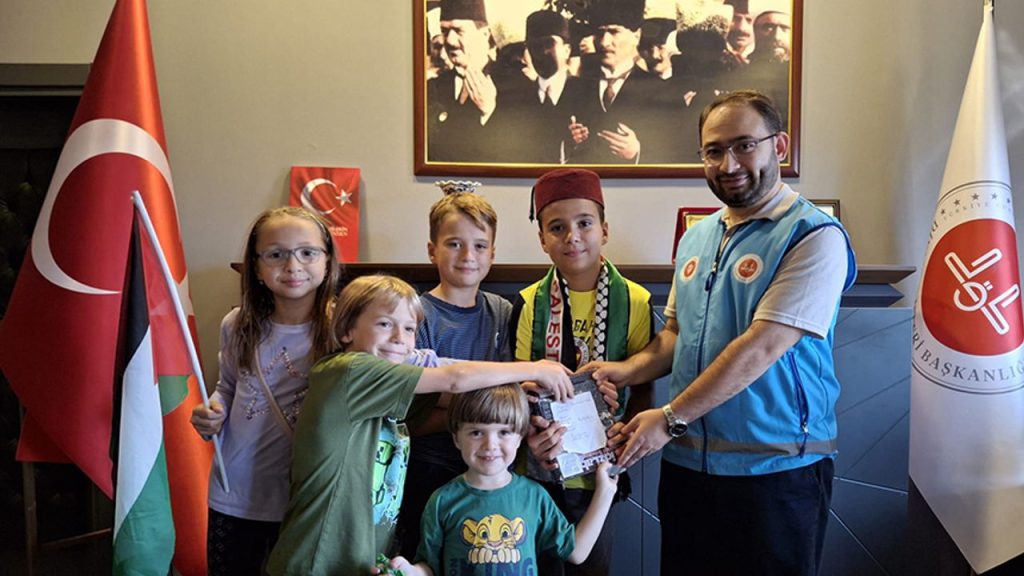 Seydikemerli minikler Filistin'e destek oldu