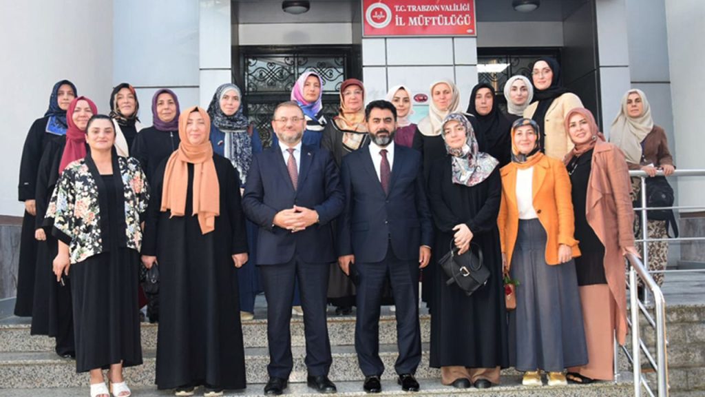 Trabzon’da kadınlardan Diyanet’e tam destek
