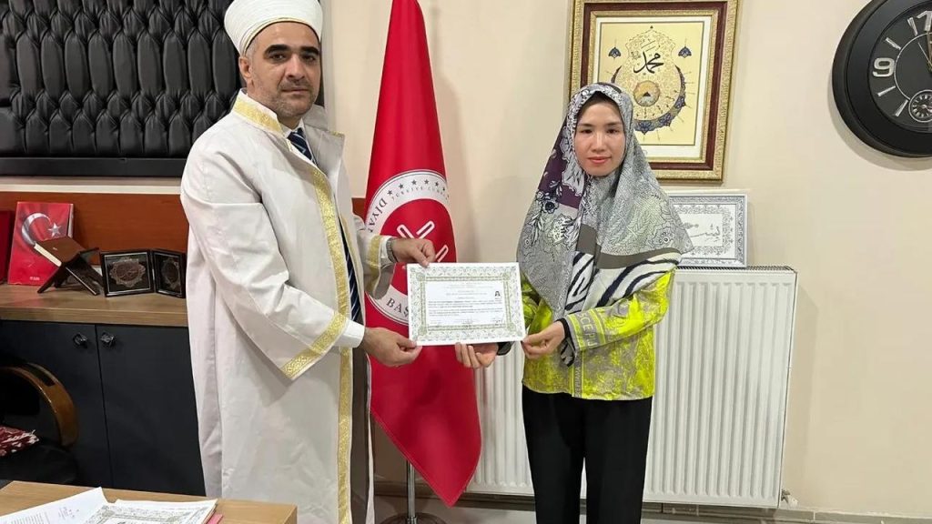 Vietnamlı kadın Hakkari’de Müslüman oldu
