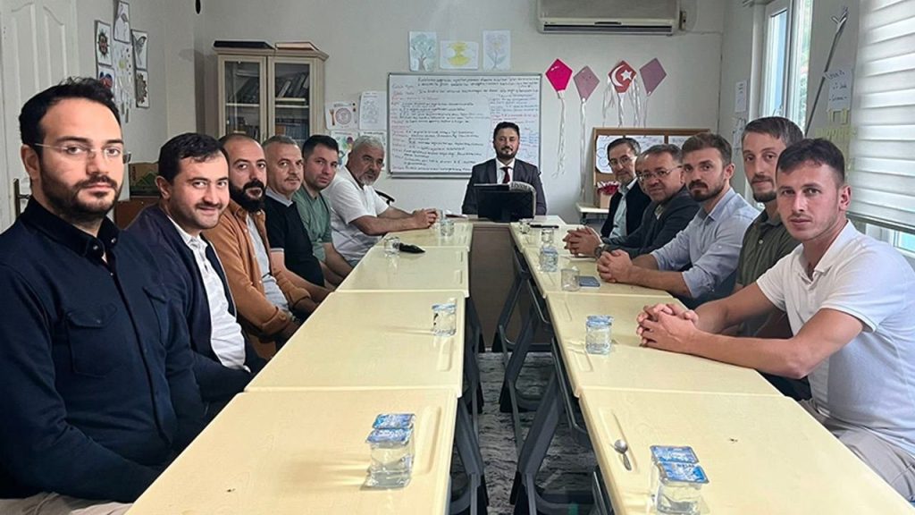 Yakakent’te din görevlileri kitap müzakerelerinde buluşuyor