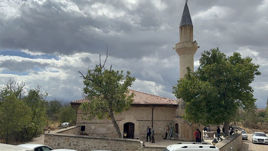 Isparta’da Akkoca Camii 60 yıl sonra yeniden ibadete açıldı
