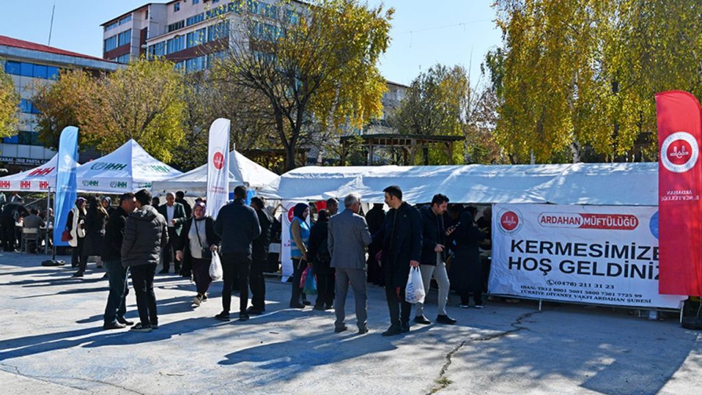 Ardahan’da Gazze yararına kermes açıldı